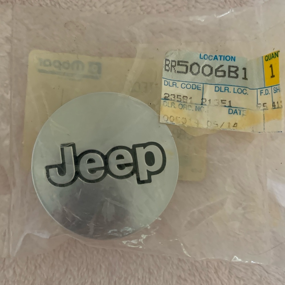 NWT jeep silver metal cap